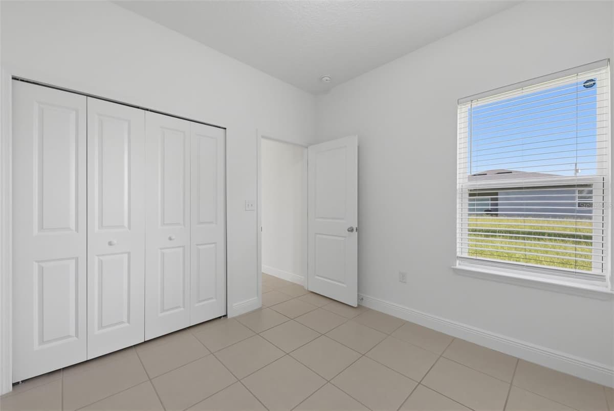 304 BEGONIA COURT — photo 24 of 32