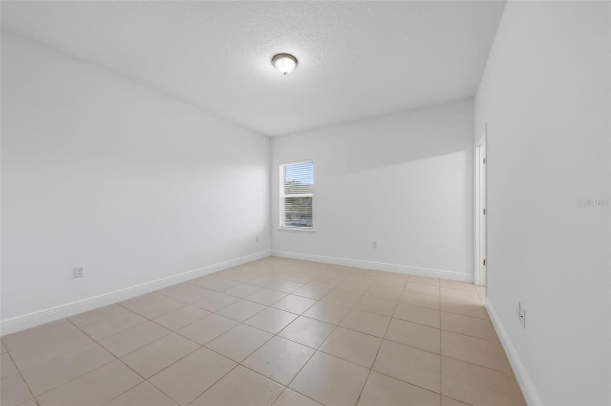 304 BEGONIA COURT — photo 25 of 32