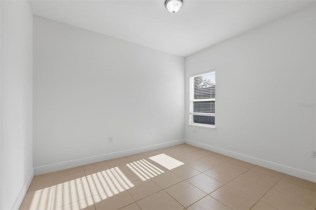 304 BEGONIA COURT — photo 19 of 32