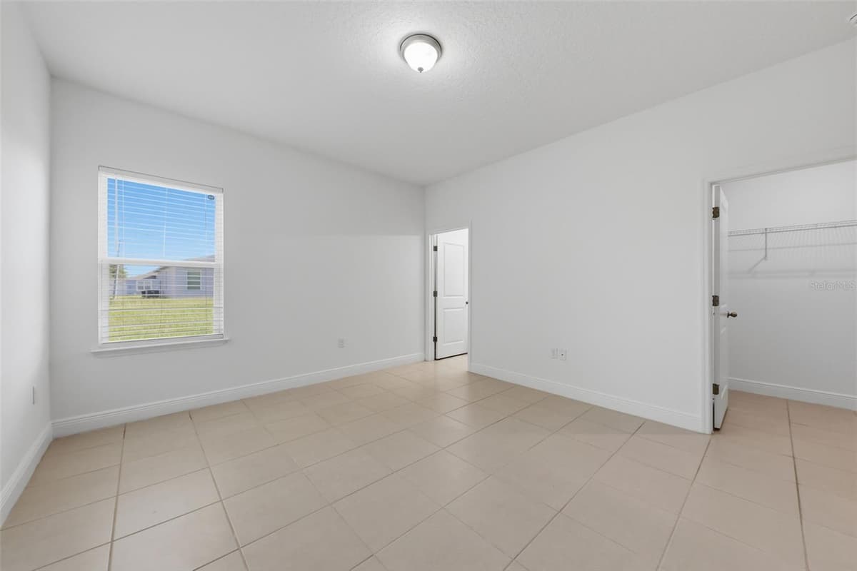 304 BEGONIA COURT — photo 26 of 32