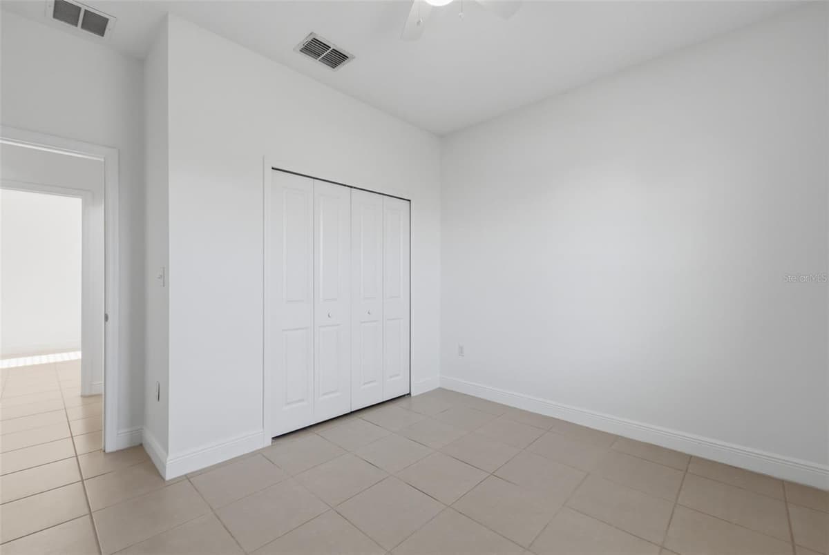 304 BEGONIA COURT — photo 17 of 32