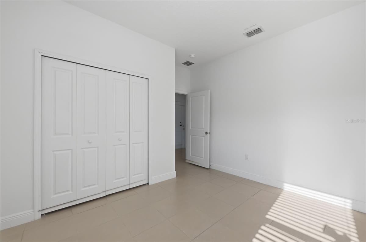 304 BEGONIA COURT — photo 21 of 32
