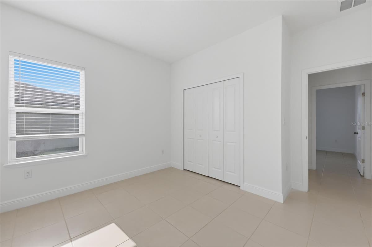 304 BEGONIA COURT — photo 20 of 32
