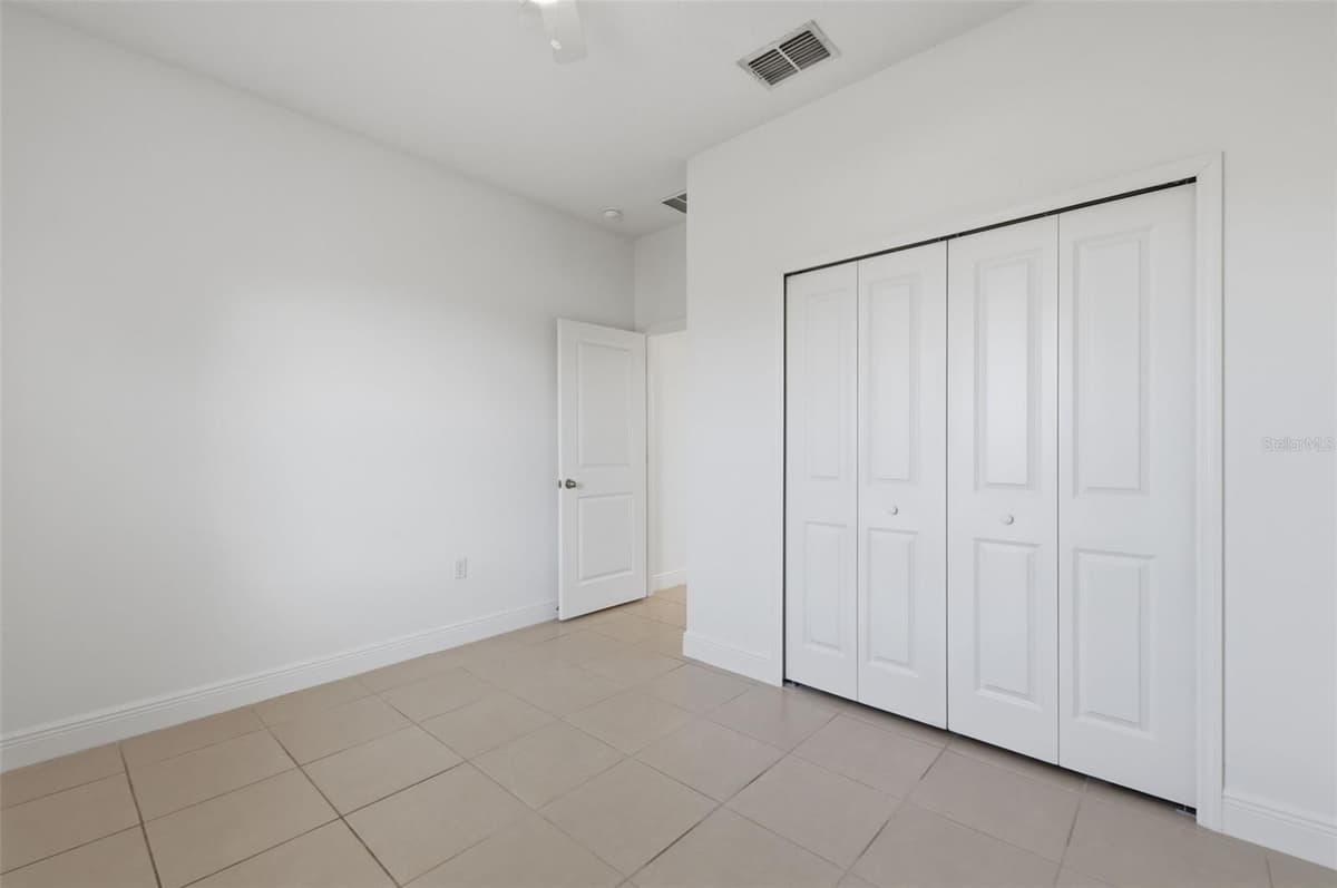 304 BEGONIA COURT — photo 16 of 32