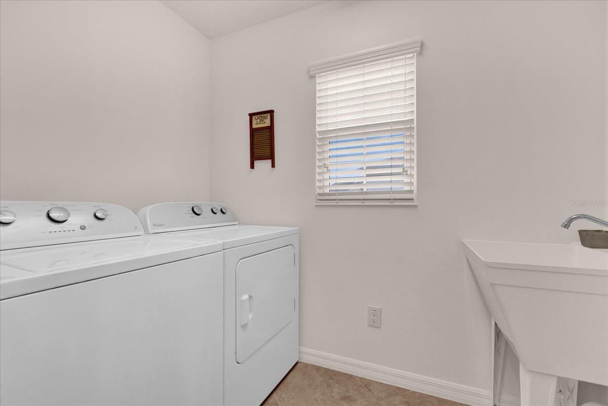 2850 CHARLEVOIX STREET — photo 13 of 26