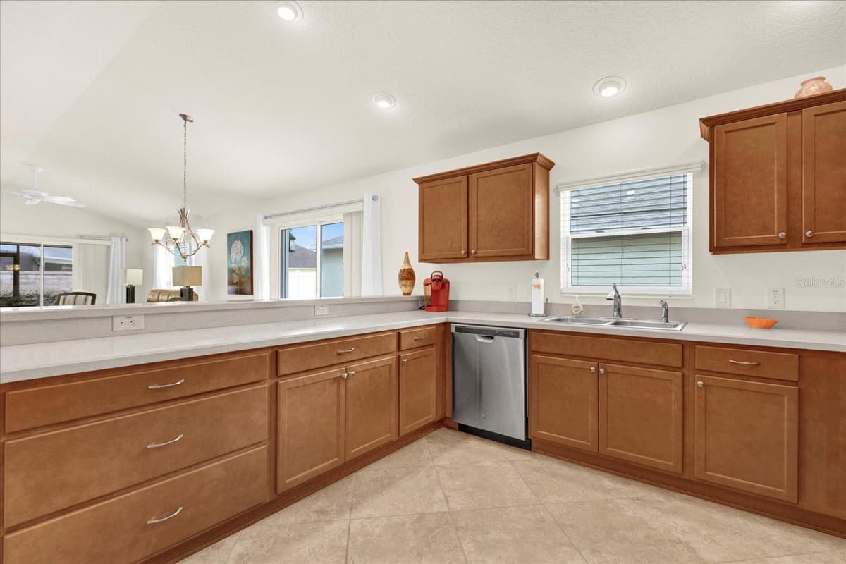 2850 CHARLEVOIX STREET — photo 15 of 26