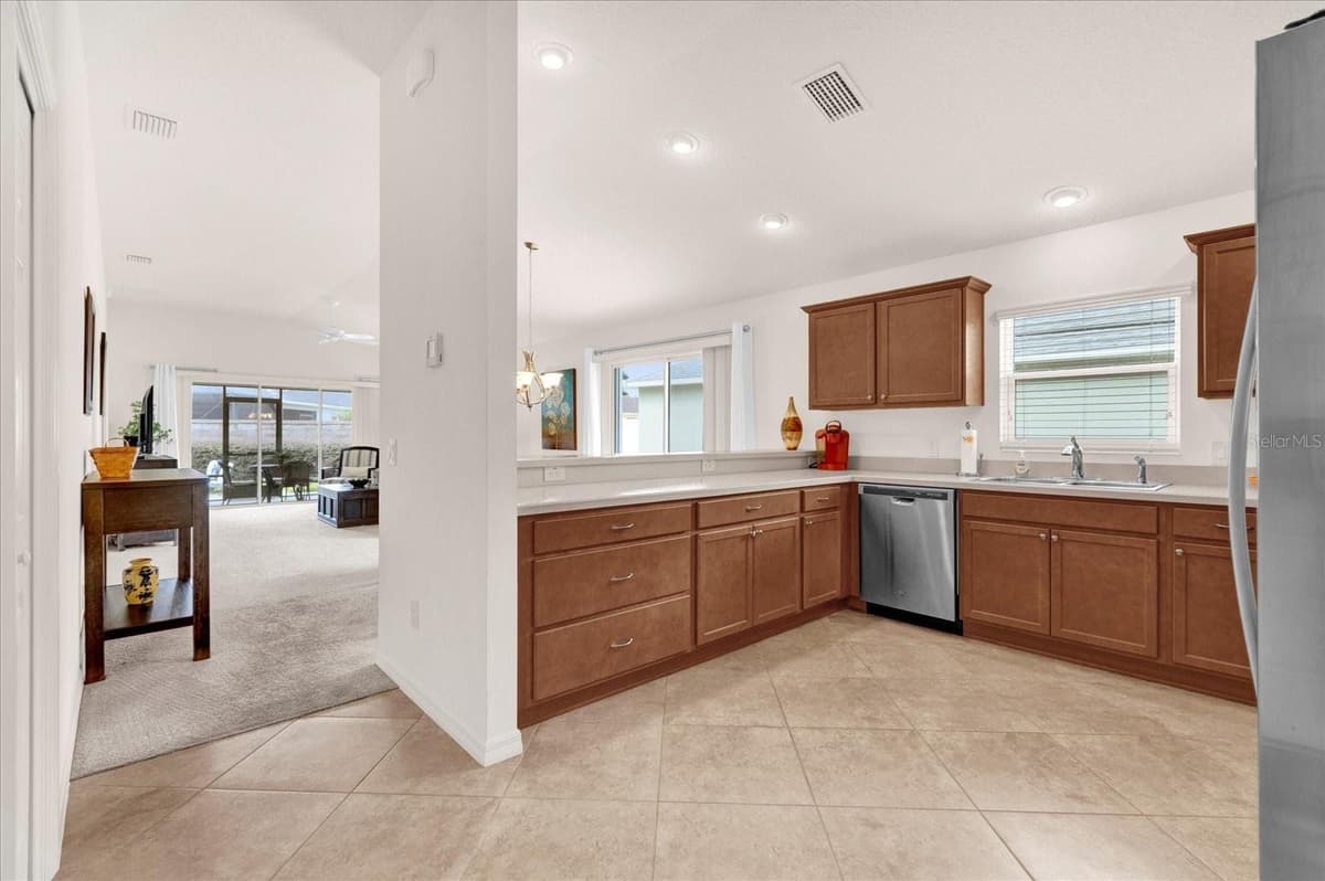 2850 CHARLEVOIX STREET — photo 14 of 26