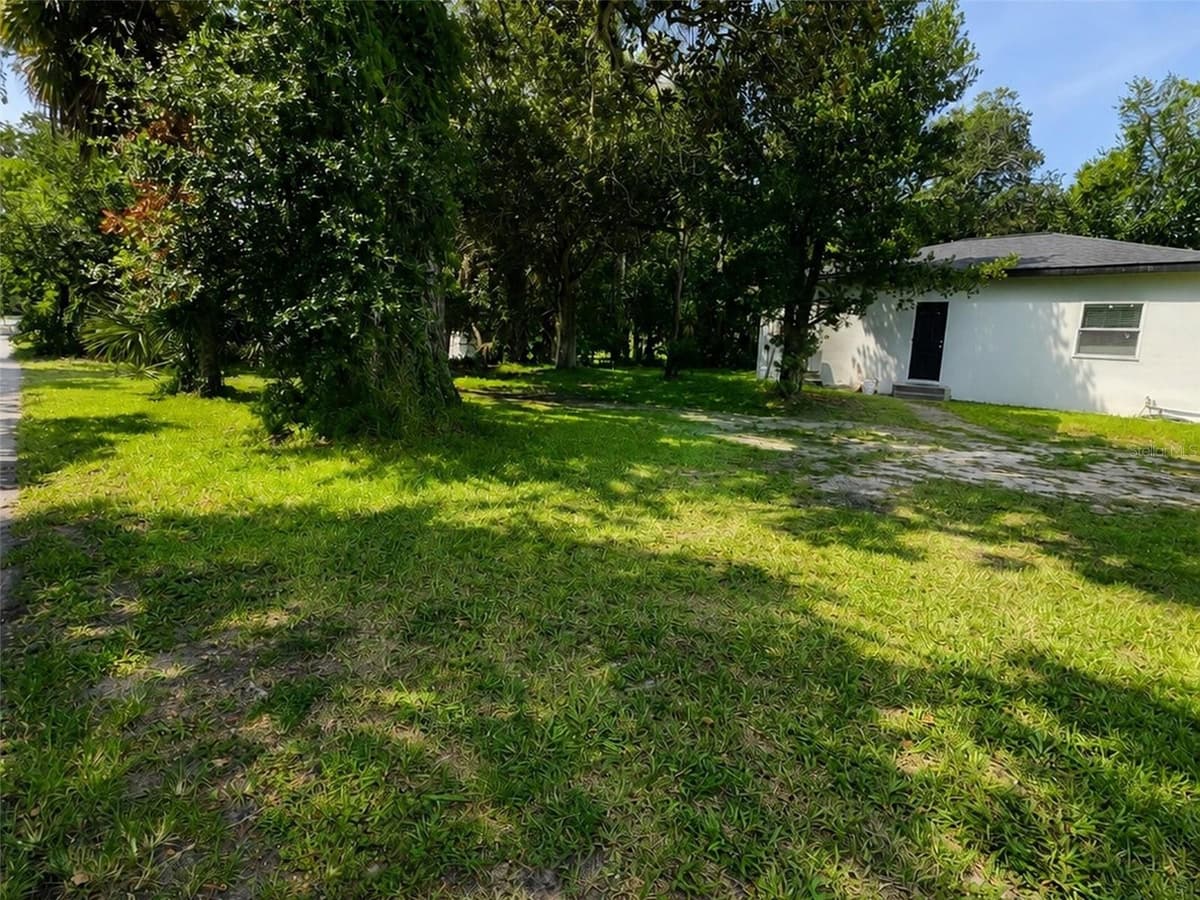 547 LIVE OAK AVENUE — photo 1 of 5