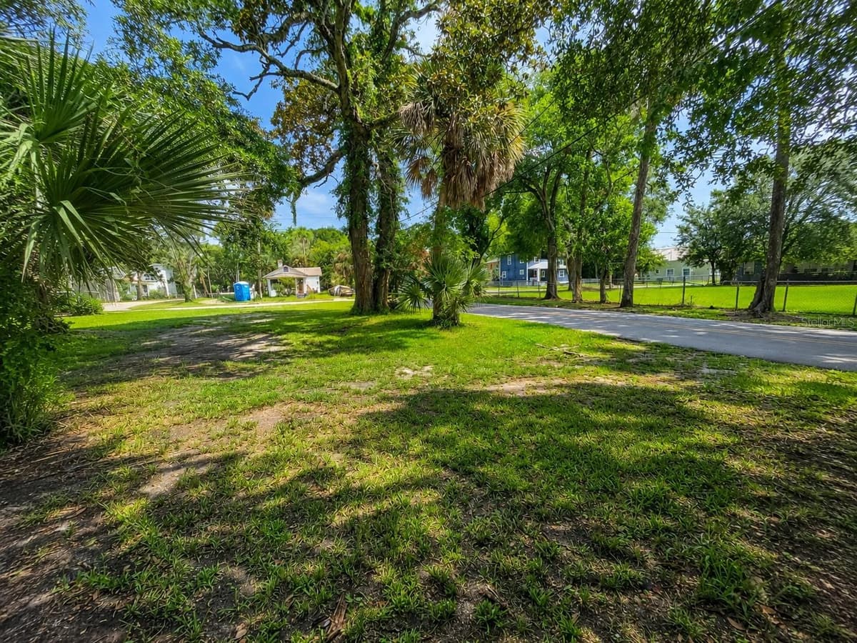 547 LIVE OAK AVENUE — photo 3 of 5