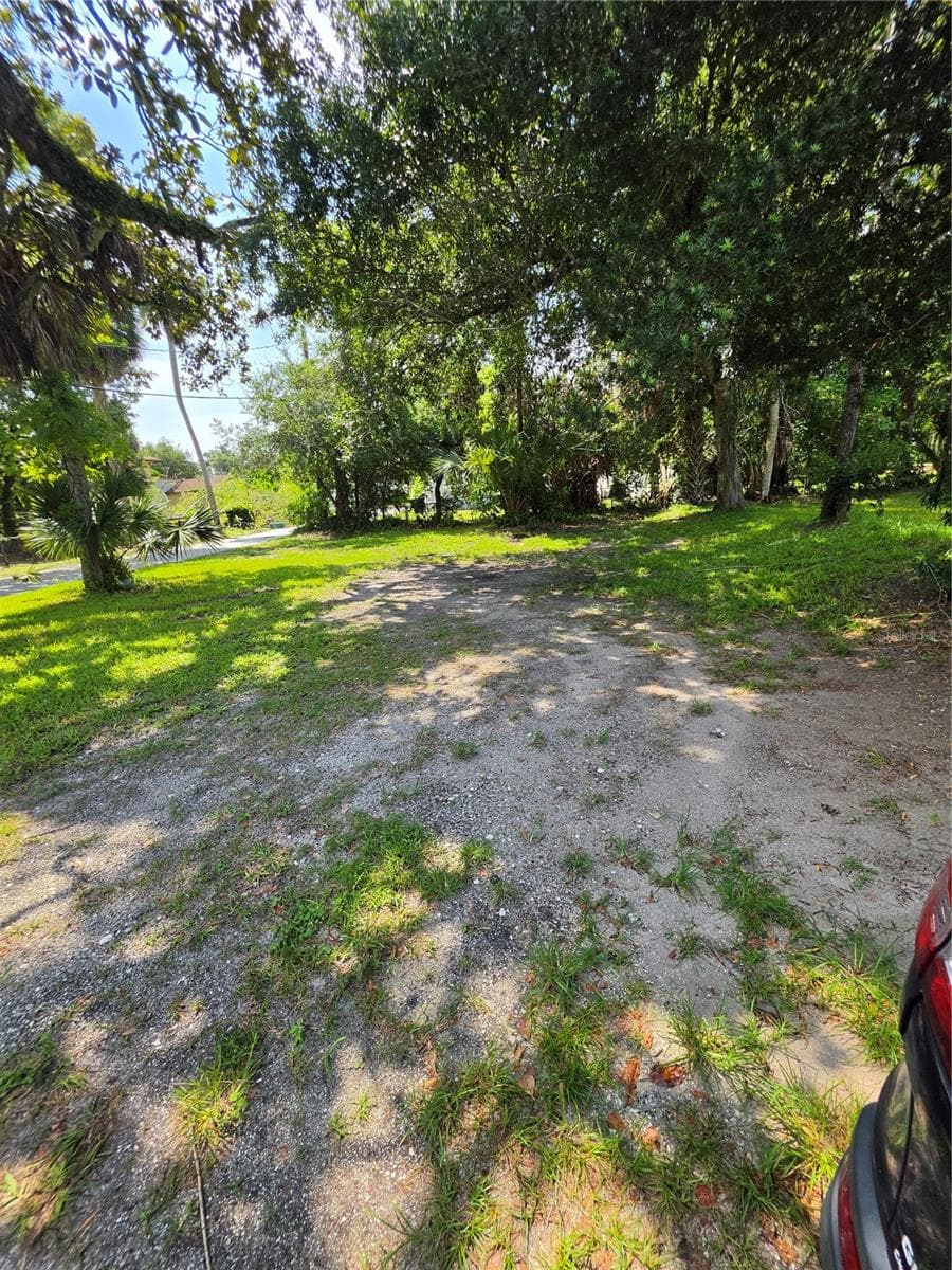 547 LIVE OAK AVENUE — photo 4 of 5