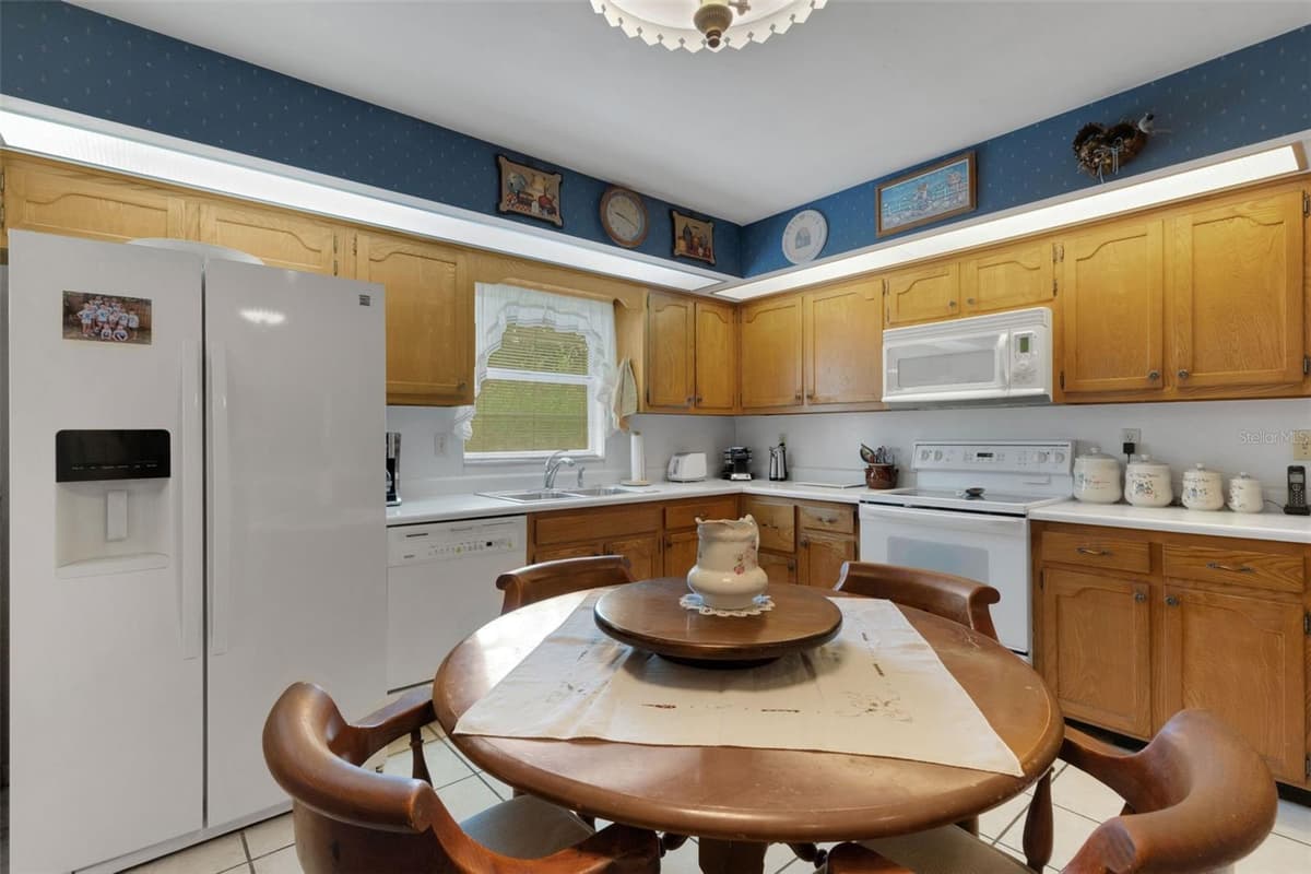402 ABERDEEN COURT — photo 12 of 35