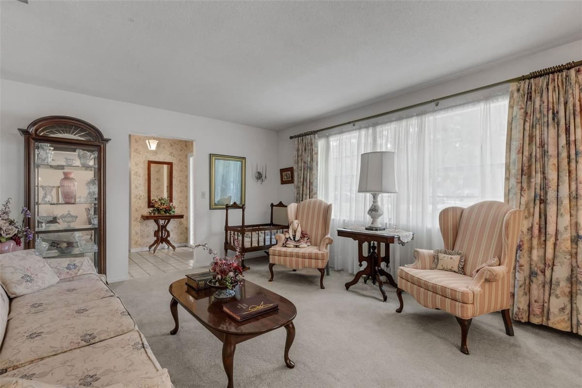 402 ABERDEEN COURT — photo 4 of 35