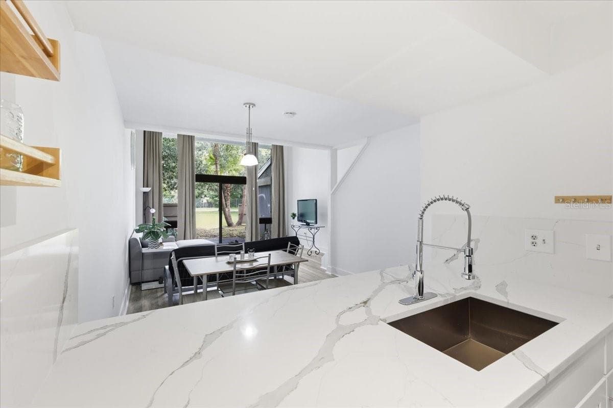6074 PEREGRINE AVENUE — photo 6 of 27
