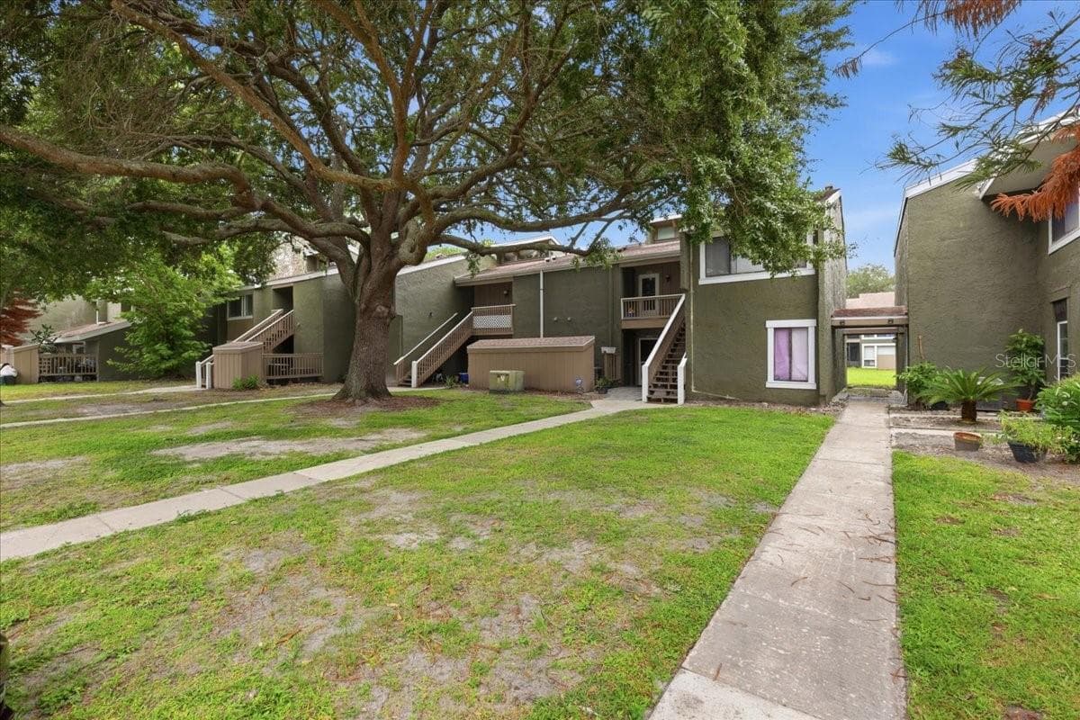 6074 PEREGRINE AVENUE — photo 2 of 27