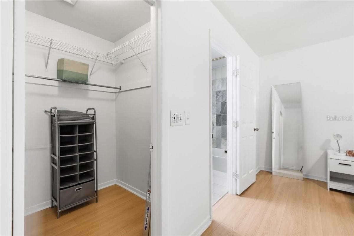 6074 PEREGRINE AVENUE — photo 19 of 27