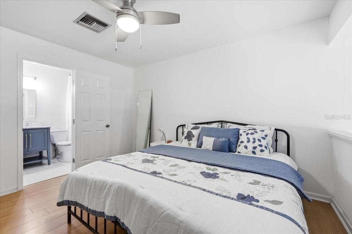 6074 PEREGRINE AVENUE — photo 17 of 27