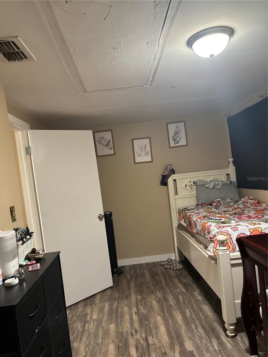 6115 CLIFF AVENUE — photo 10 of 17