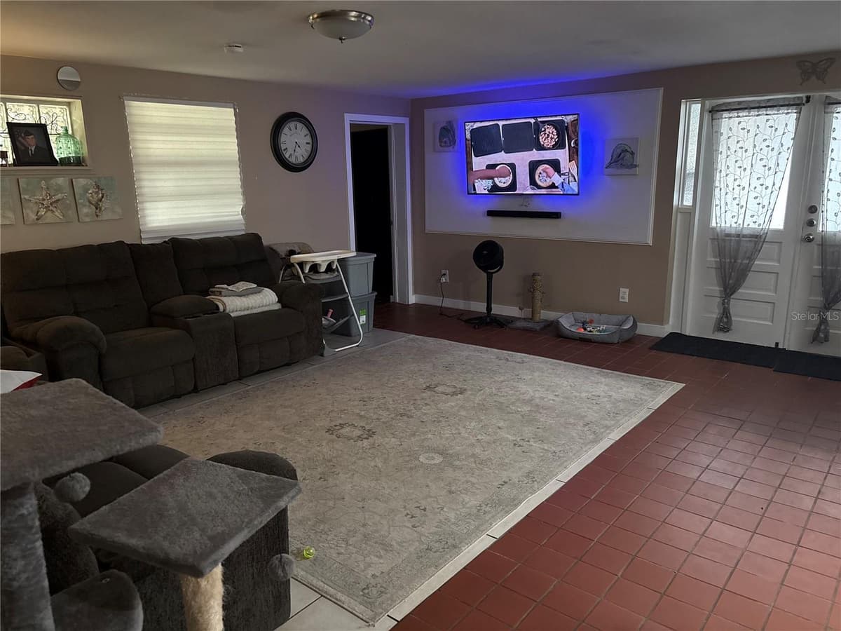 6115 CLIFF AVENUE — photo 4 of 17