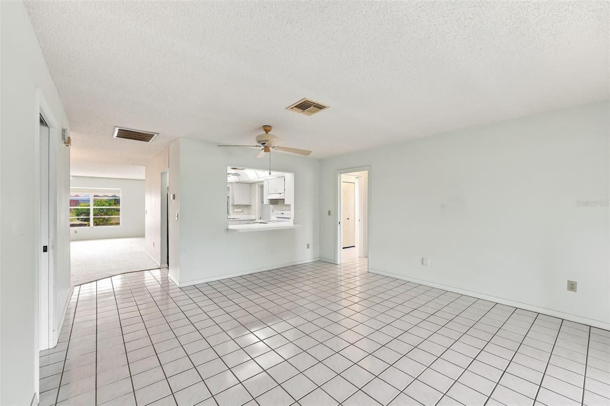 127 WINTERSONG LANE — photo 10 of 36