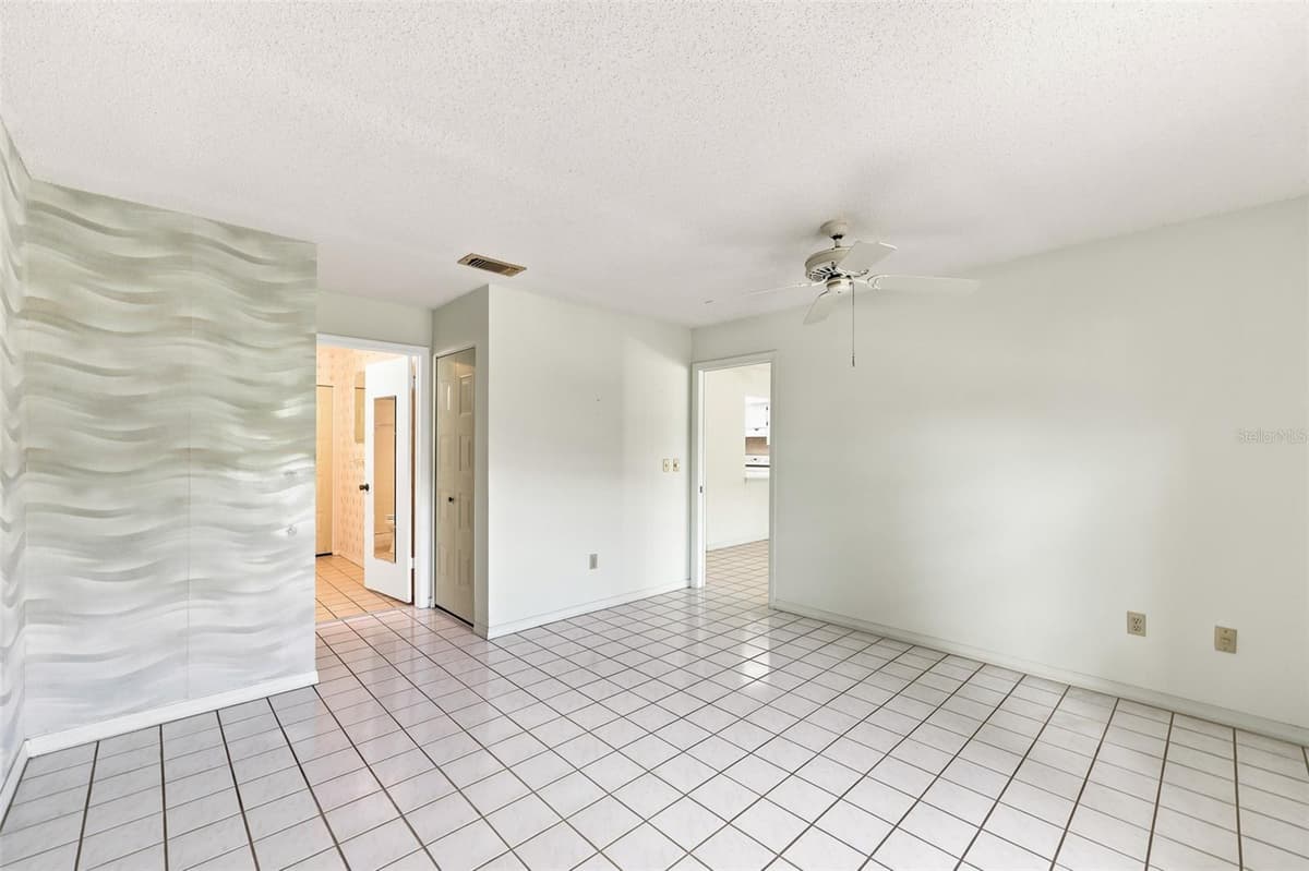 127 WINTERSONG LANE — photo 19 of 36
