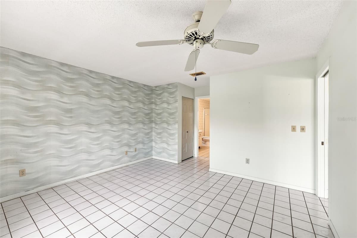 127 WINTERSONG LANE — photo 17 of 36