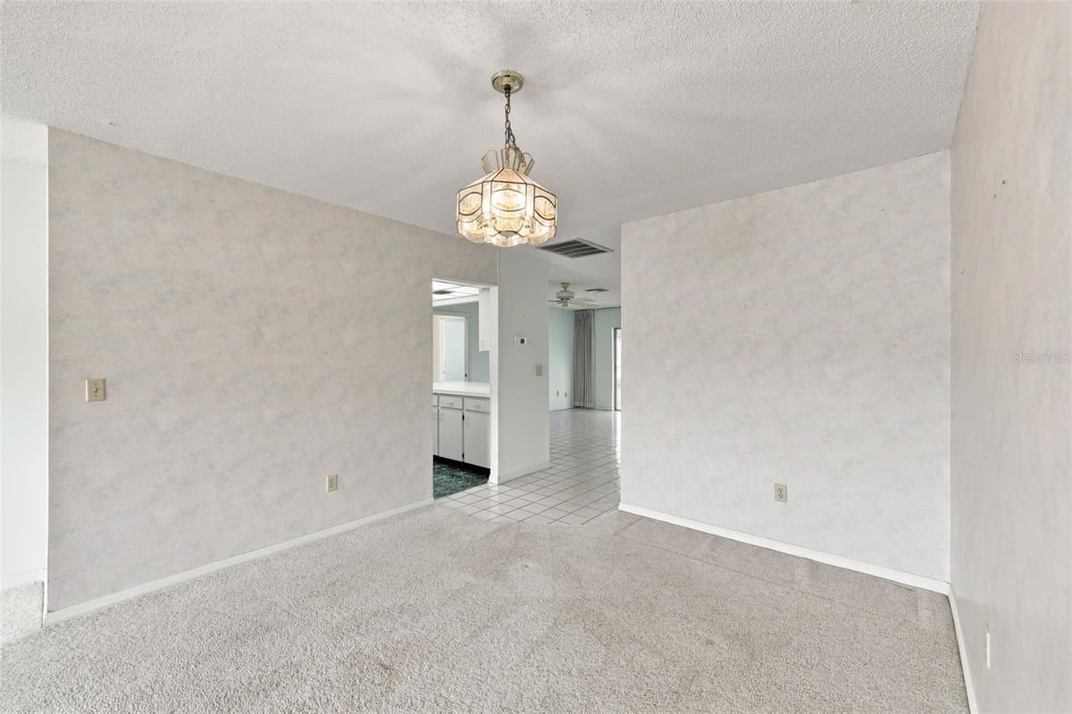 127 WINTERSONG LANE — photo 8 of 36