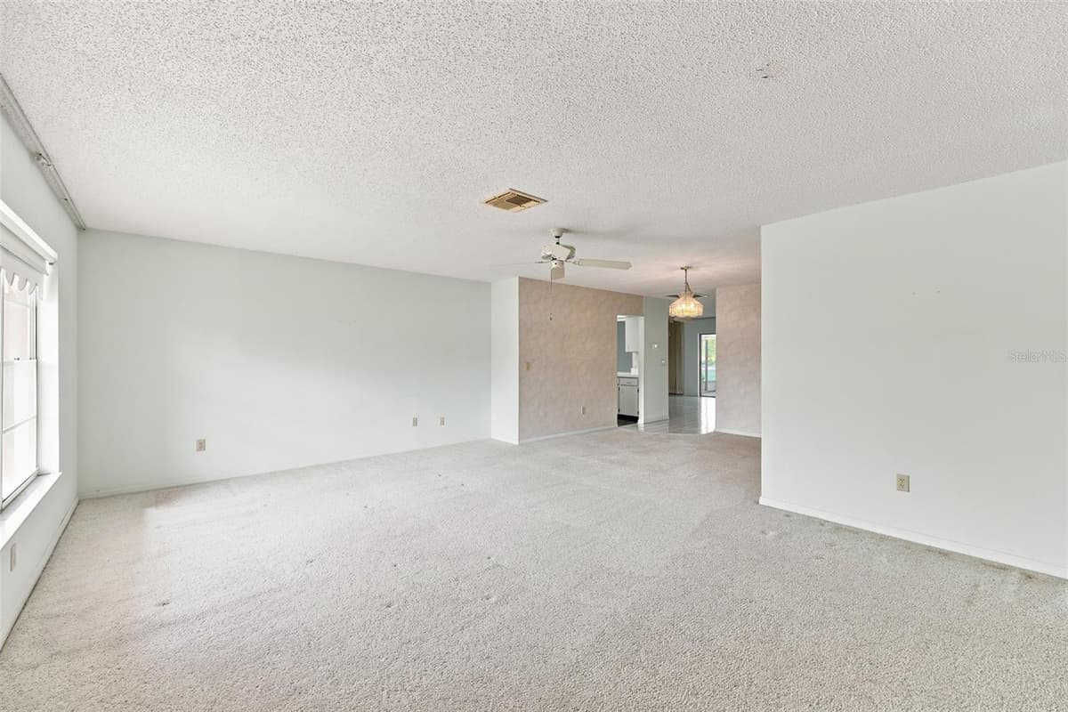 127 WINTERSONG LANE — photo 6 of 36