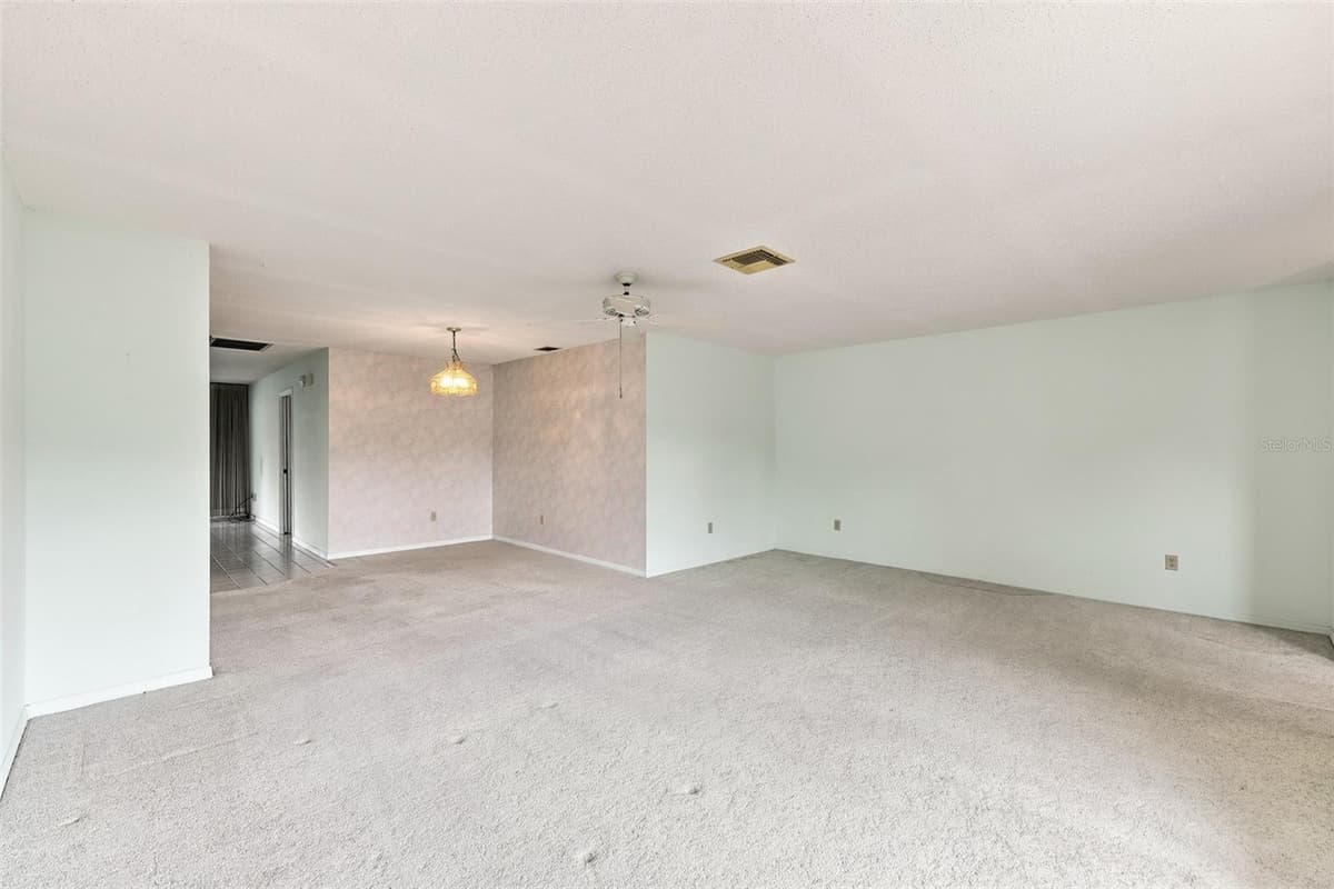 127 WINTERSONG LANE — photo 7 of 36
