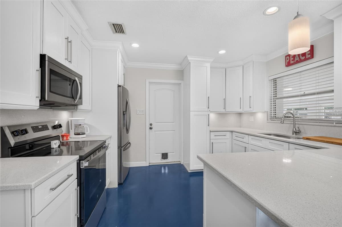 5448 3RD STREET — photo 7 of 57