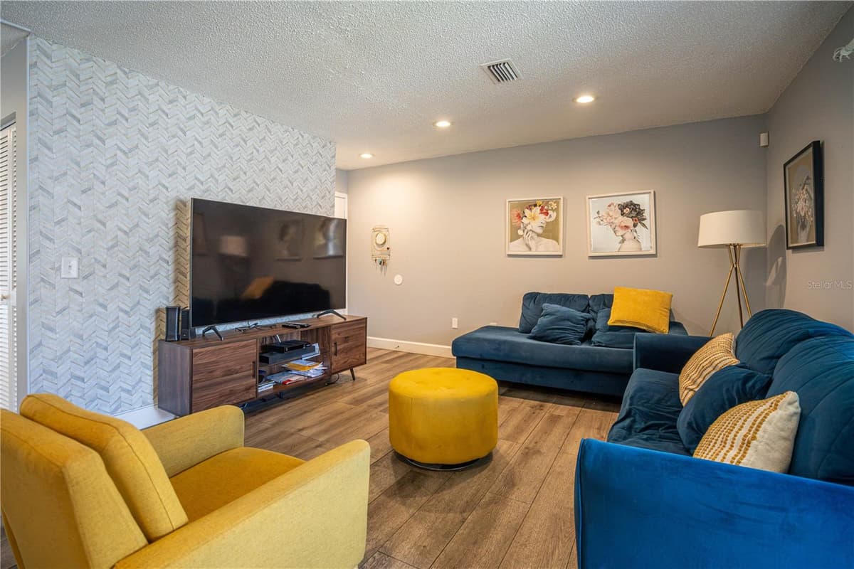 3816 CORTEZ DRIVE — photo 3 of 14