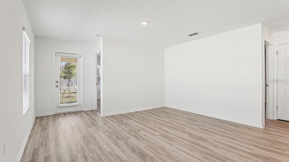 5580 TAVERNA LOOP — photo 5 of 25