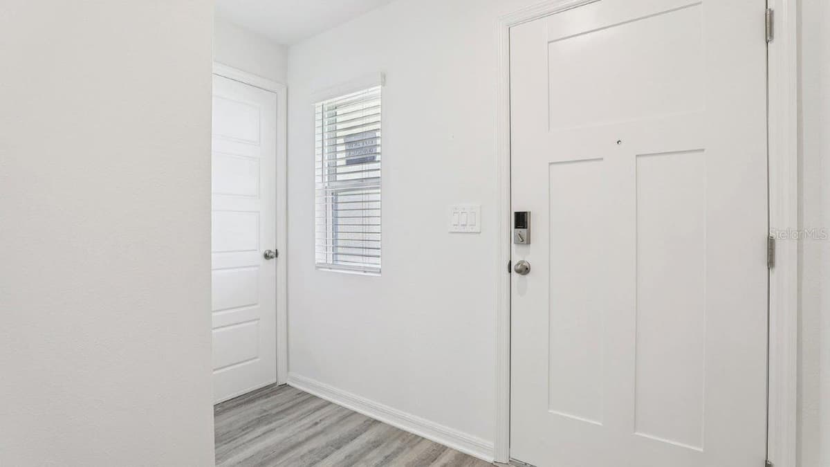 5580 TAVERNA LOOP — photo 2 of 25