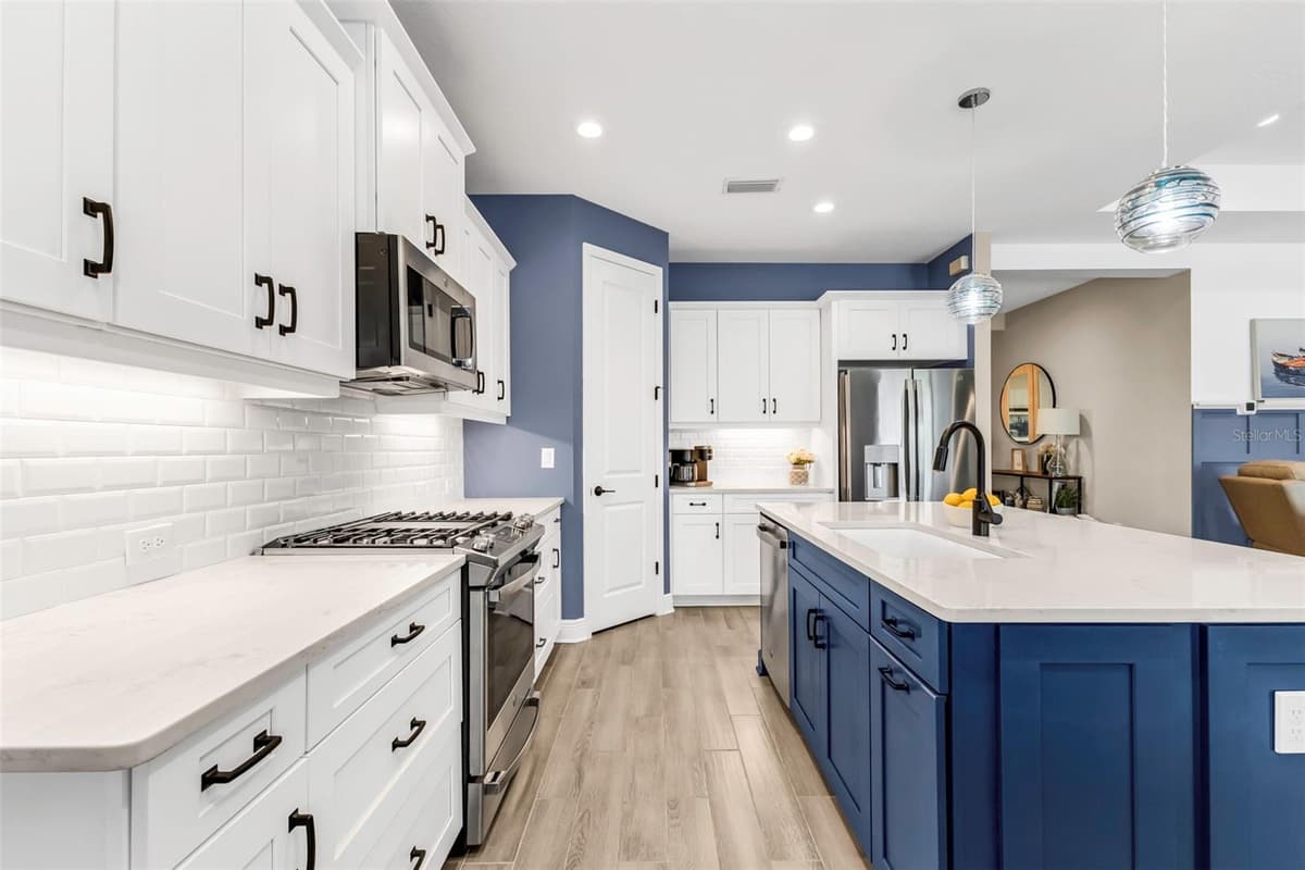 10703 FALLING LEAF COURT — photo 7 of 69