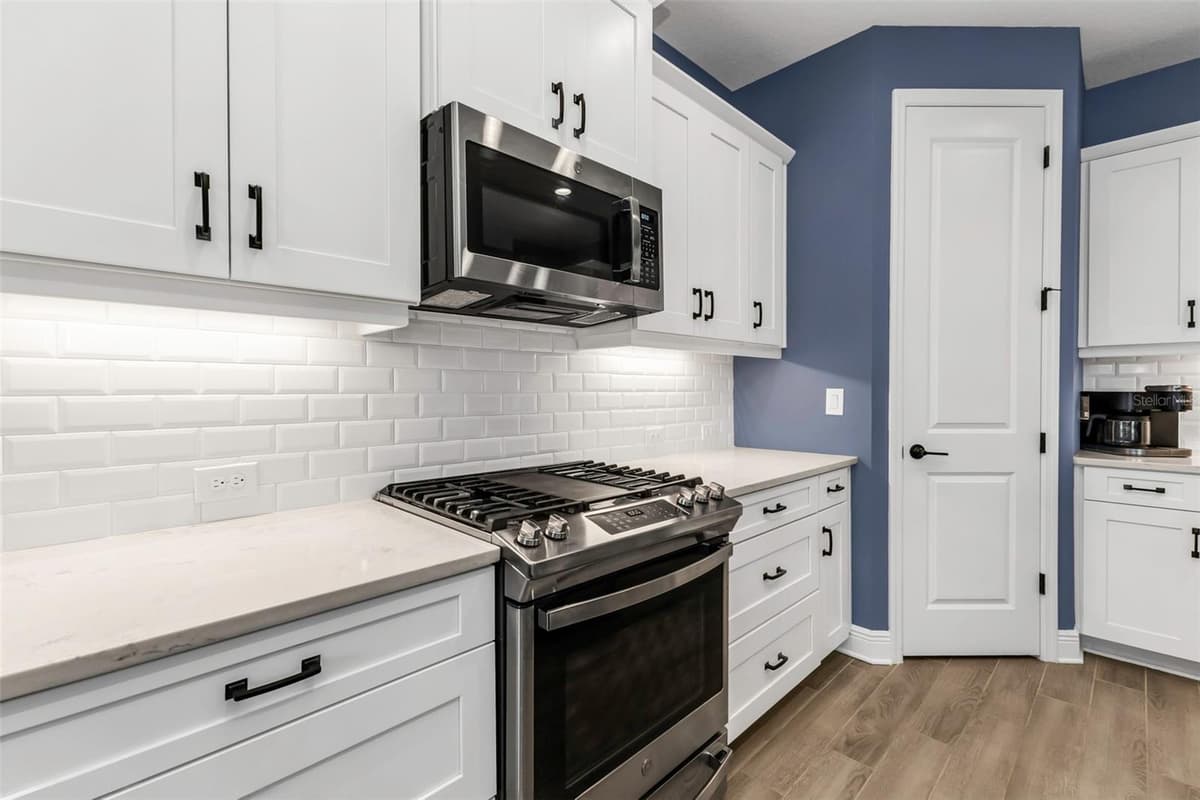 10703 FALLING LEAF COURT — photo 8 of 69