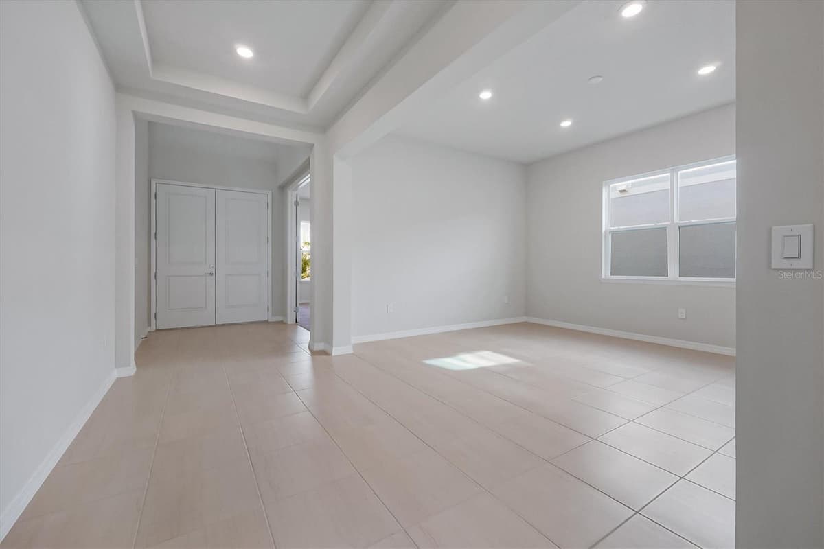 8399 PARK CLIFF WAY — photo 5 of 65