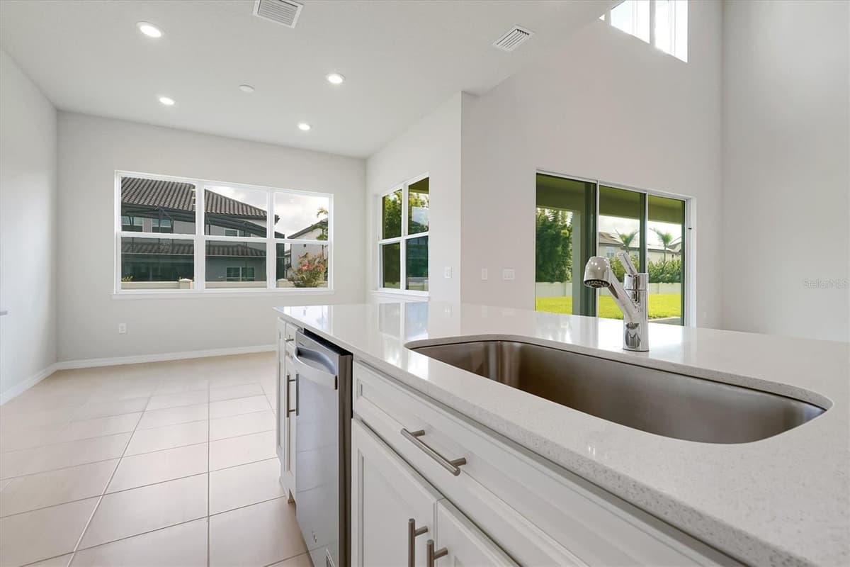 8399 PARK CLIFF WAY — photo 15 of 65