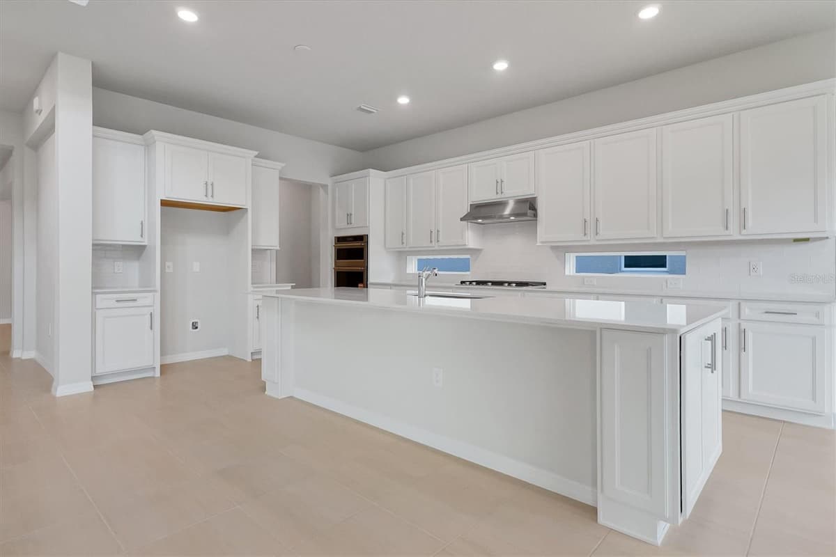 8399 PARK CLIFF WAY — photo 11 of 65