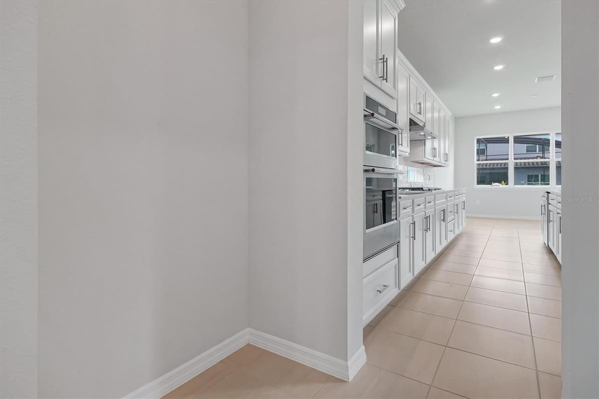 8399 PARK CLIFF WAY — photo 16 of 65