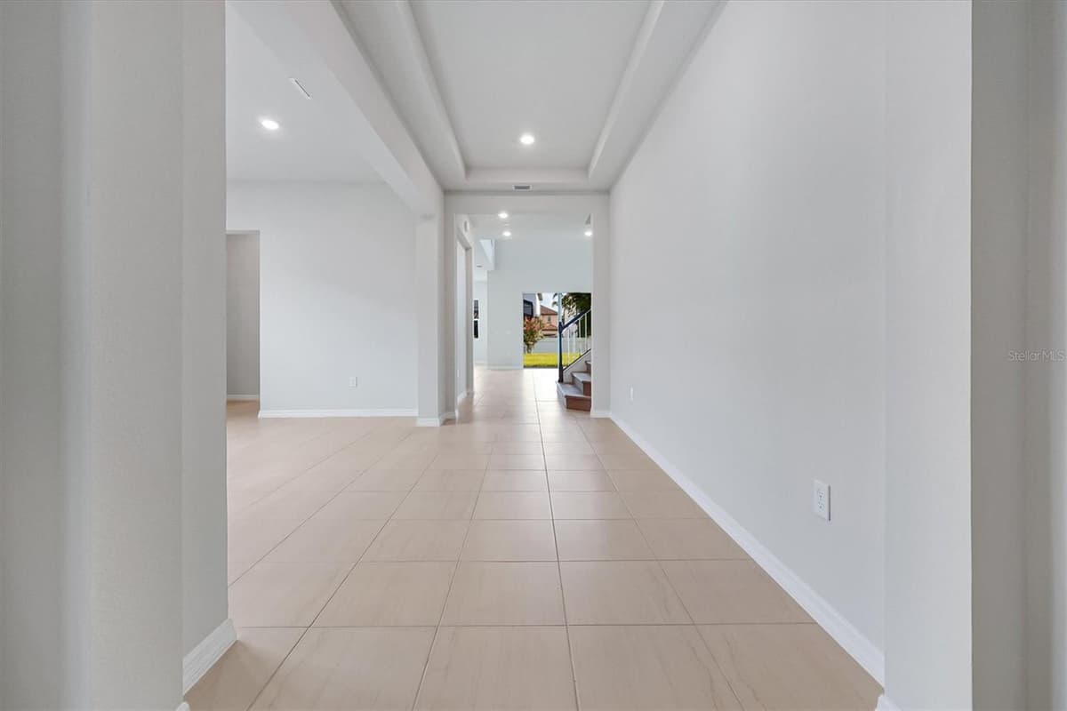 8399 PARK CLIFF WAY — photo 4 of 65