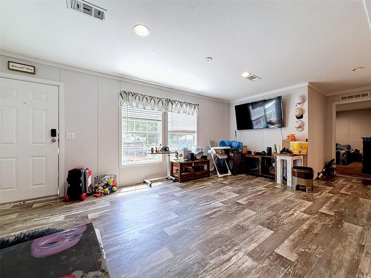 17721 DRAYTON STREET — photo 10 of 49