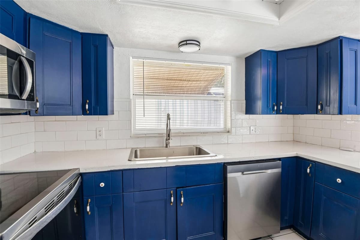 7303 HEATH DRIVE — photo 14 of 33