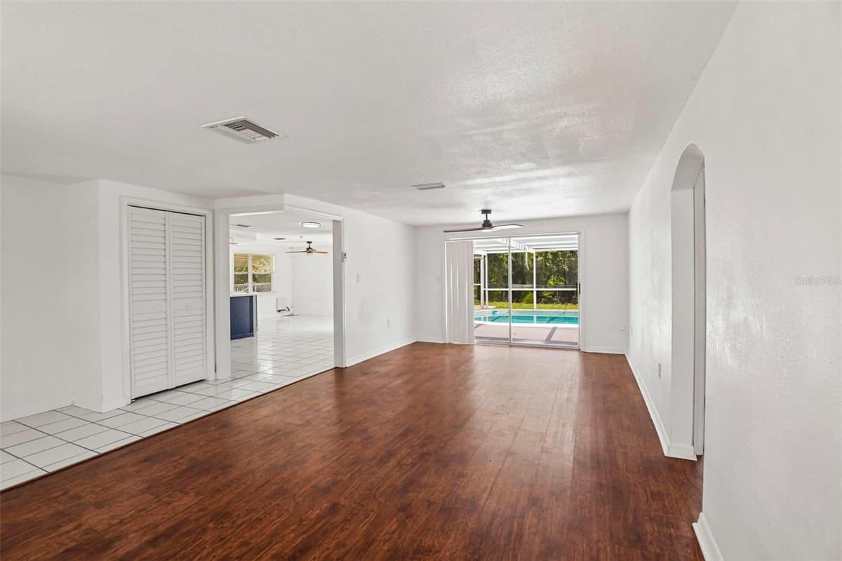 7303 HEATH DRIVE — photo 6 of 33