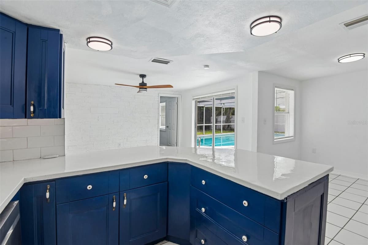 7303 HEATH DRIVE — photo 15 of 33