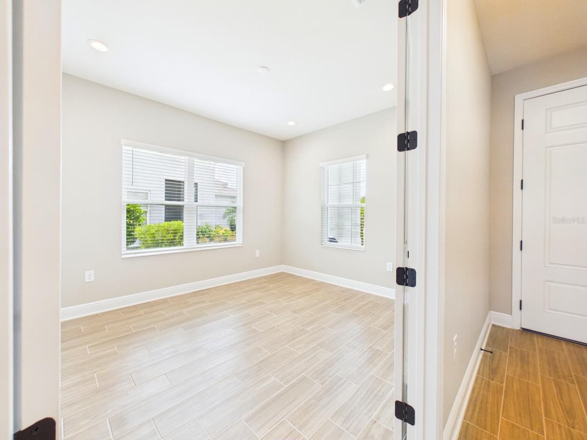 10012 LAKE WALES CIRCLE — photo 11 of 89