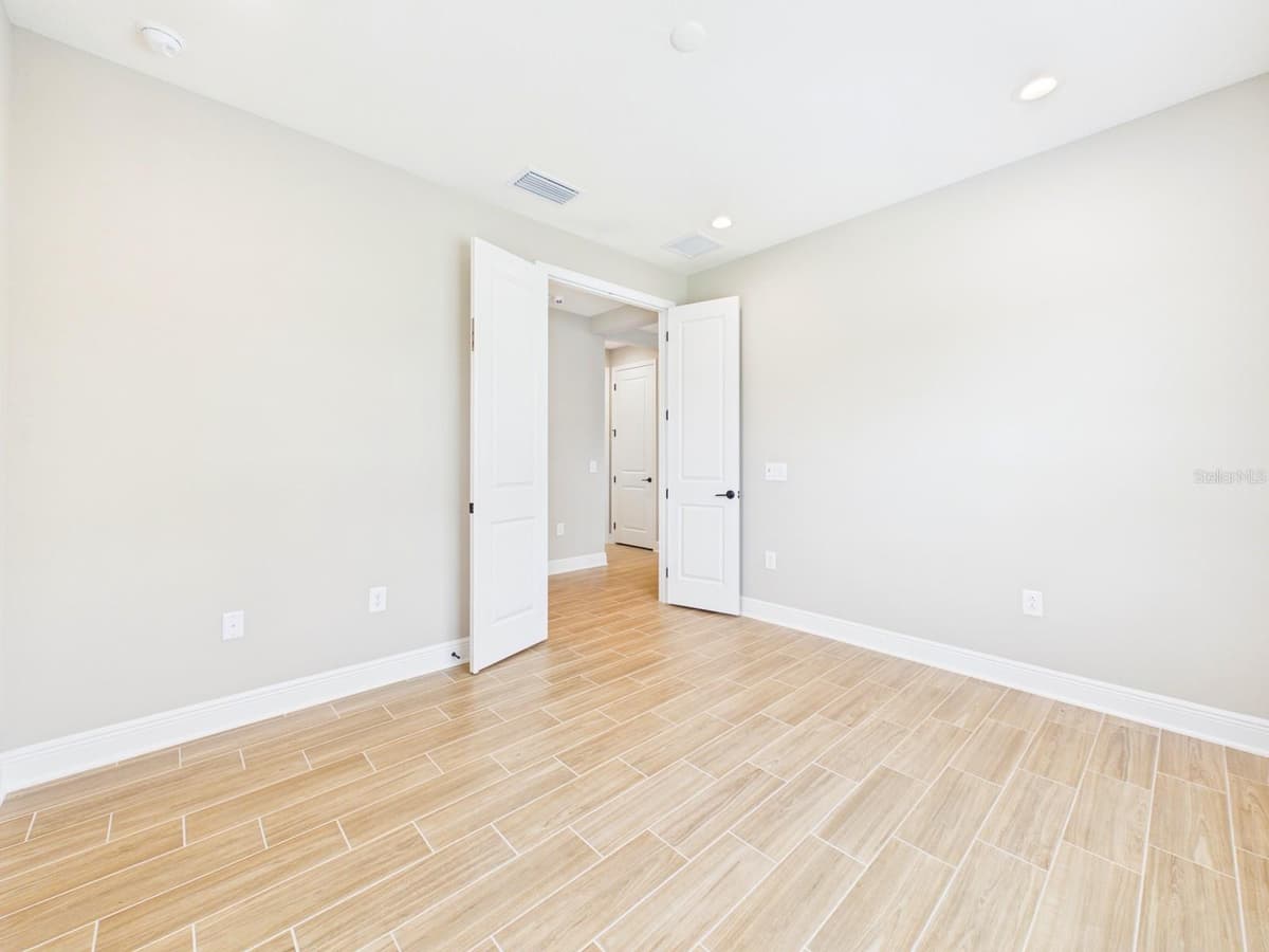 10012 LAKE WALES CIRCLE — photo 13 of 89