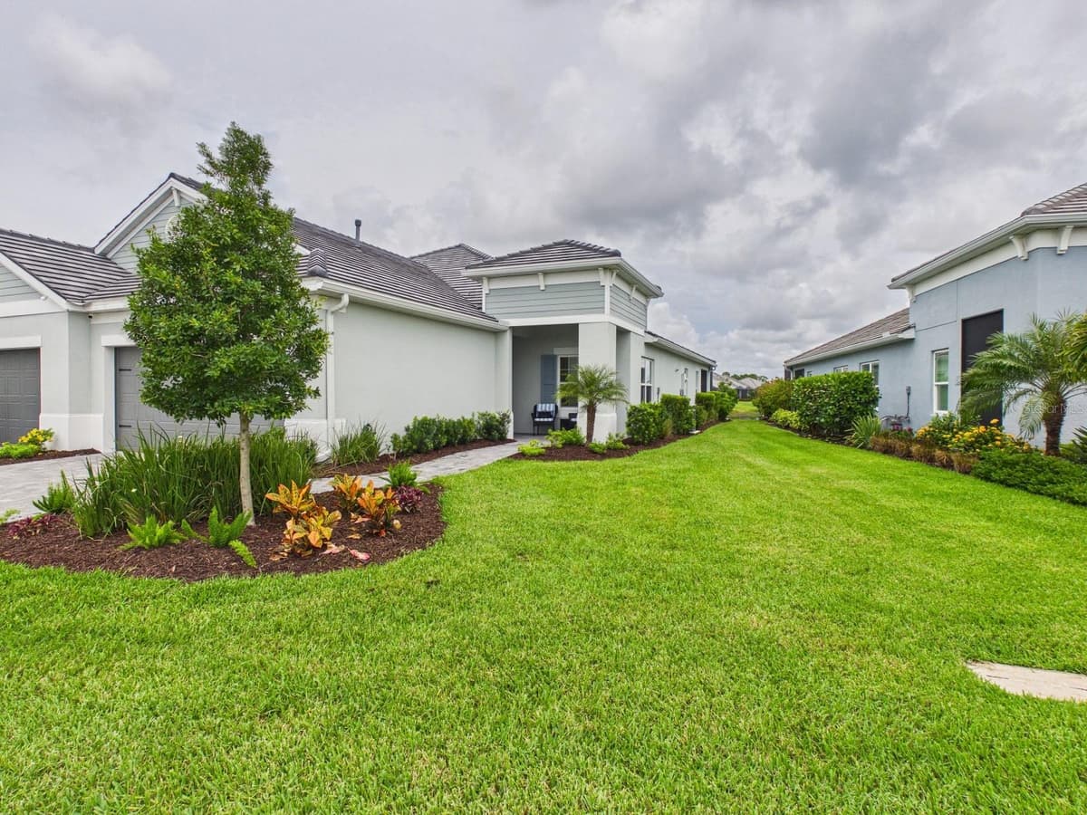 10012 LAKE WALES CIRCLE — photo 4 of 89