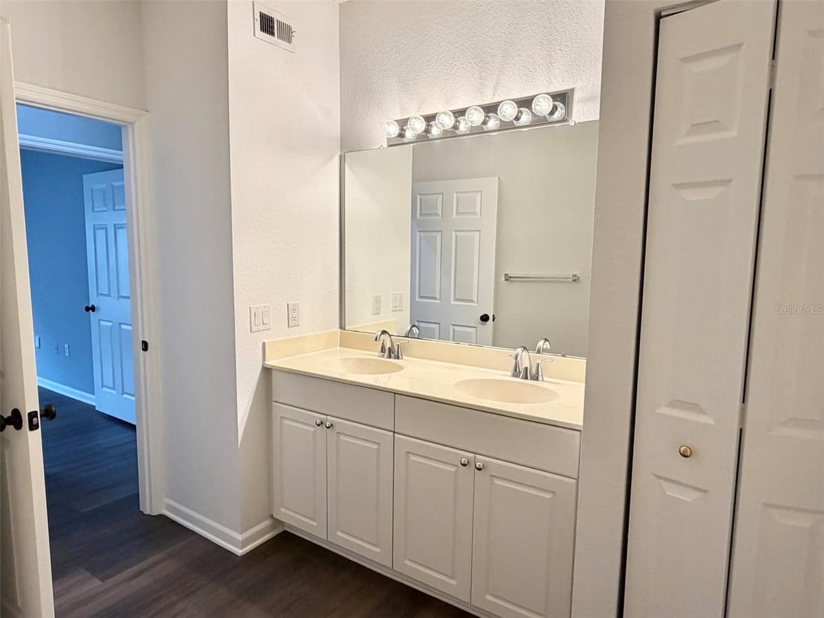 413 ARBOR LAKES CIRCLE — photo 19 of 21