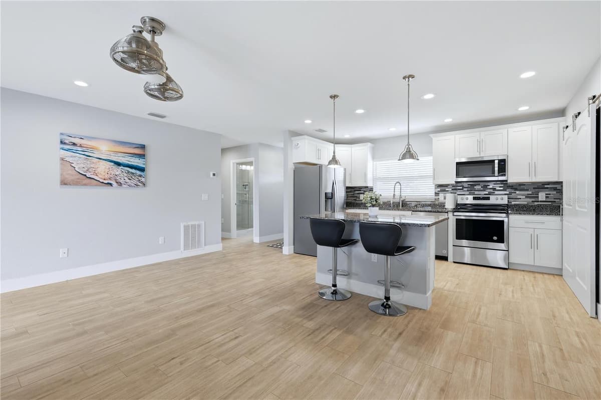 712 POINSETTIA AVENUE — photo 19 of 44