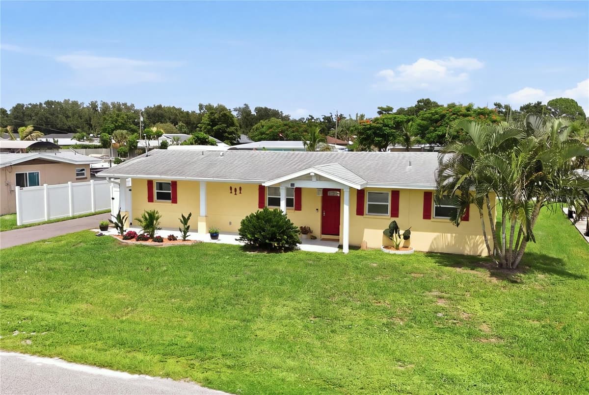 712 POINSETTIA AVENUE — photo 3 of 44