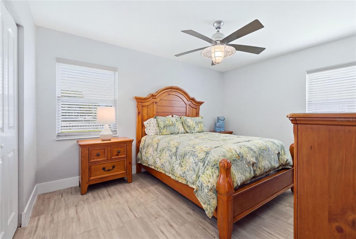 712 POINSETTIA AVENUE — photo 30 of 44